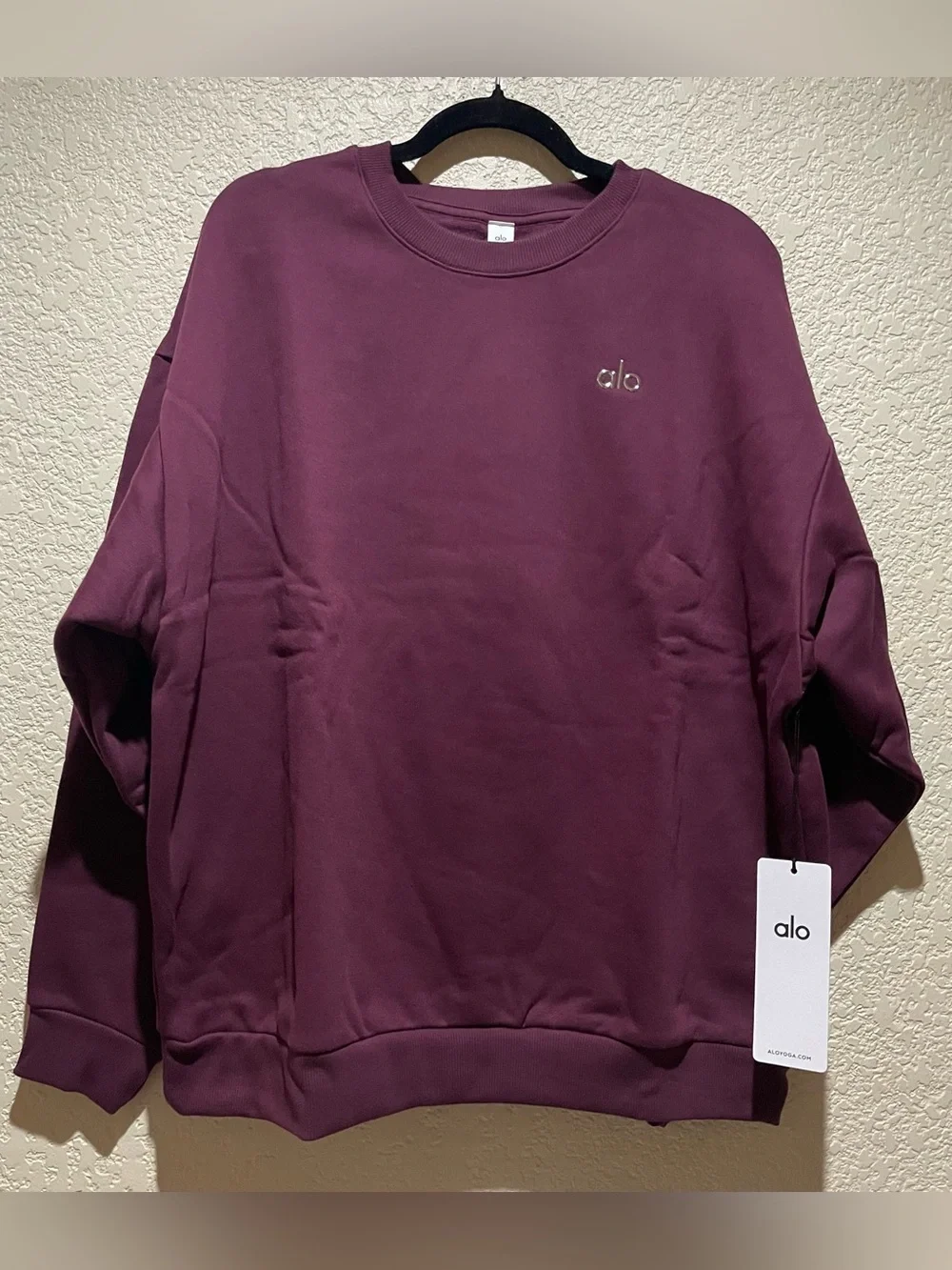 ALO Yoga NWT Accolade Crewneck Pullover Sweatshirt in Burgundy Size L